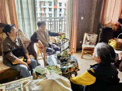 重庆法商学校党支部开展5月主题党日活动暨暖心慰问活动 重庆法商学校党支部开展5月主题党日活动暨暖心慰问活动