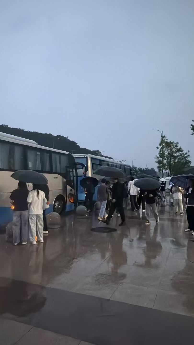 温情送考 为梦护航 重庆法商学校圆满完成重庆工商大学自考校考送考保障工作