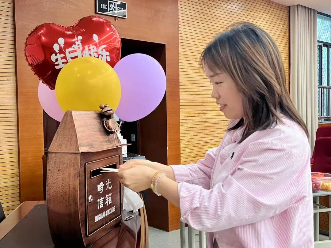 粽享生辰 岁暖同行 重庆法商学校上半年员工生日会温情落幕 粽享生辰 岁暖同行 重庆法商学校上半年员工生日会温情落幕