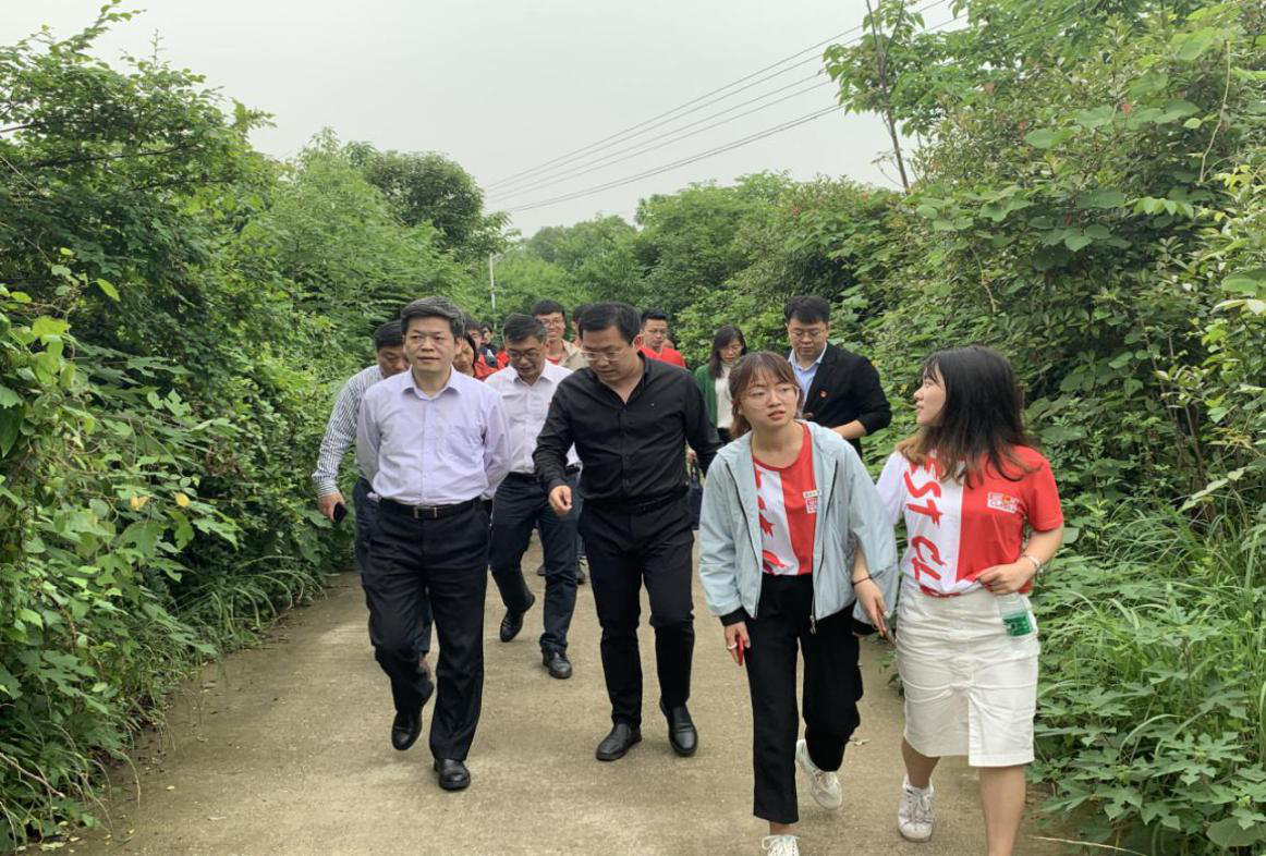 党委组织部（党校）党支部与结对班级携手“逐梦航天 走近月球”