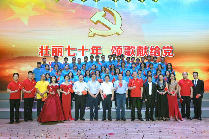 保定校区隆重举行庆七一主题歌会