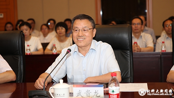 我校物理学一级学科学位授权点接受合格评估实地考察