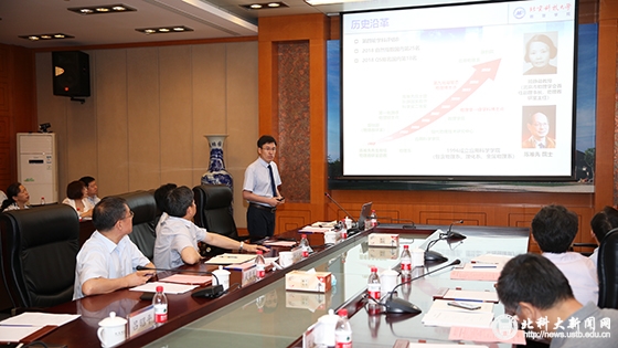 我校物理学一级学科学位授权点接受合格评估实地考察