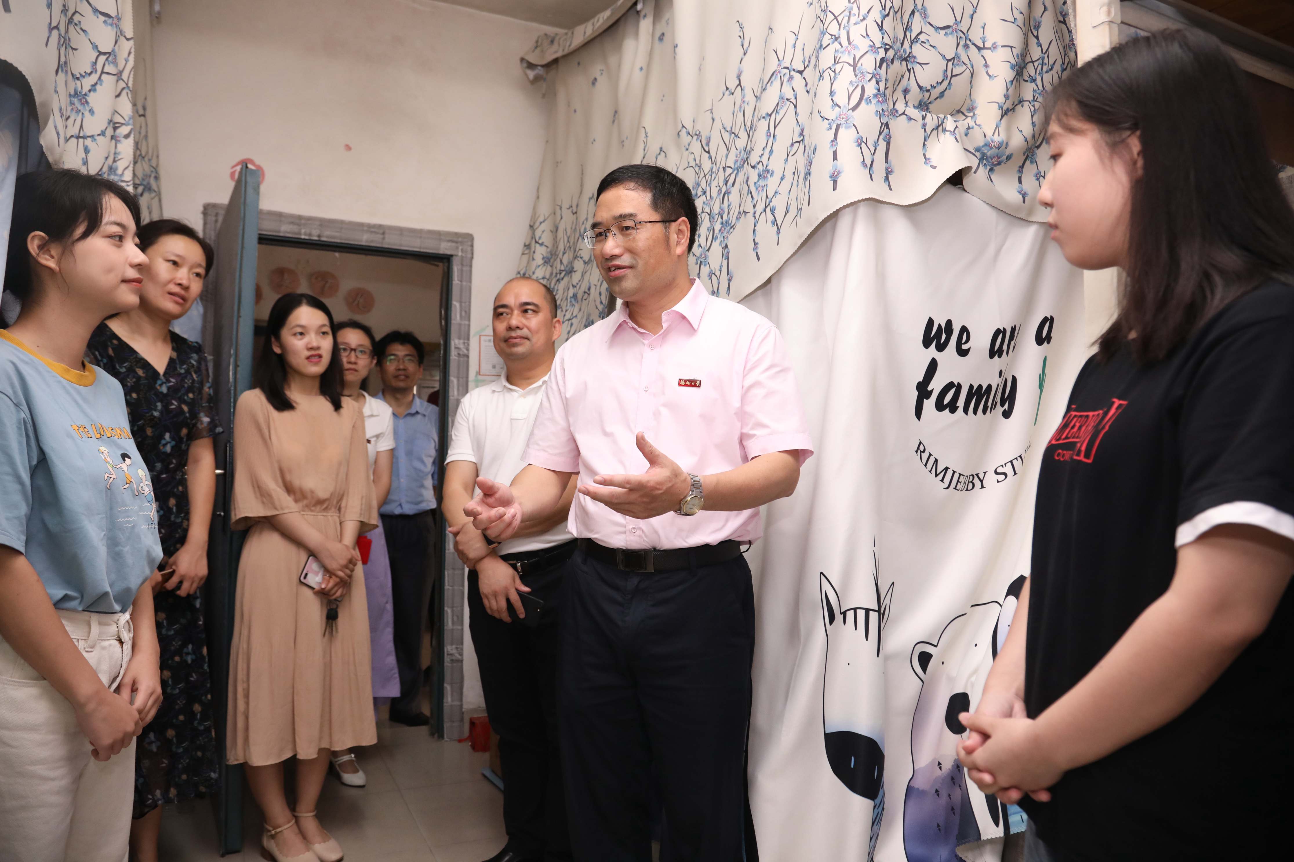 福州大学暑期留校学生近9000人 林生副书记看望鼓励福大学子
