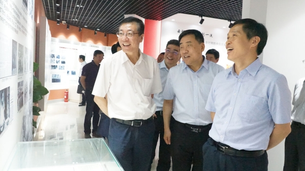 教育部副部长钟登华来我校调研人才培养与科技创新