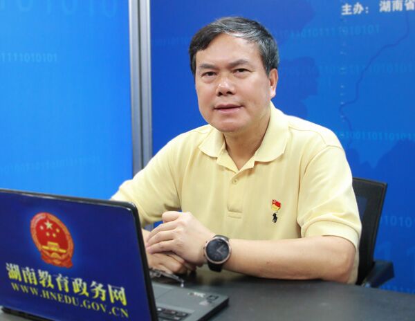 校党委书记王汉青接受湖南教育政务网在线专访