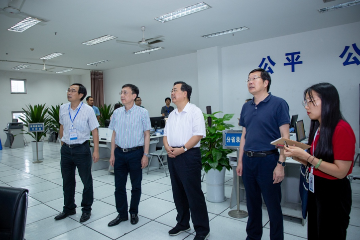 王顺洪书记、杨丹校长视察2019年本科招生录取工作