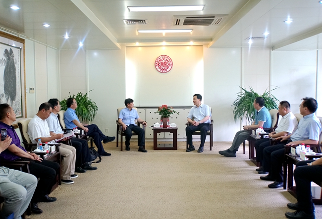 杨庆山会见云南师范大学党委书记饶卫、校长蒋永文一行