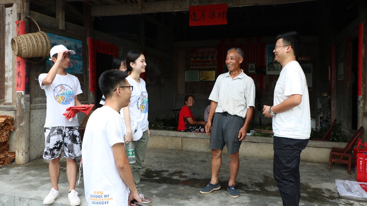 走近老党员陈希荣：一片红心向党 赤诚之心为民