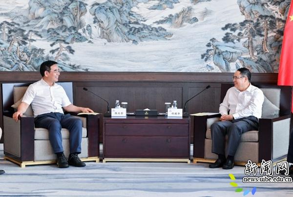 校党委书记蒋庆哲教授一行赴粤港澳大湾区考察调研  