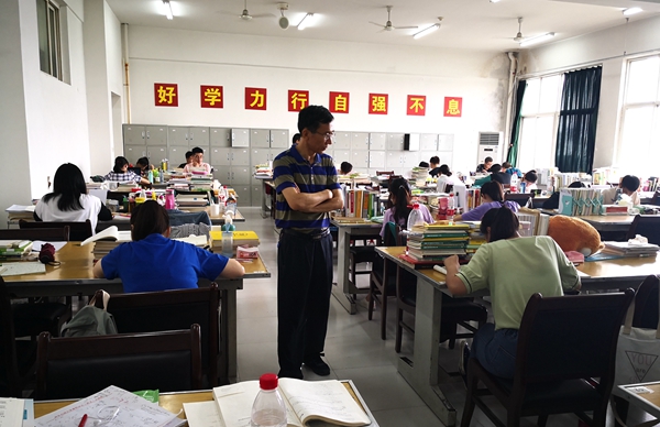 [学风建设]校党委副书记张木带队检查鄠邑校区暑期运行情况并看望慰问留校学生