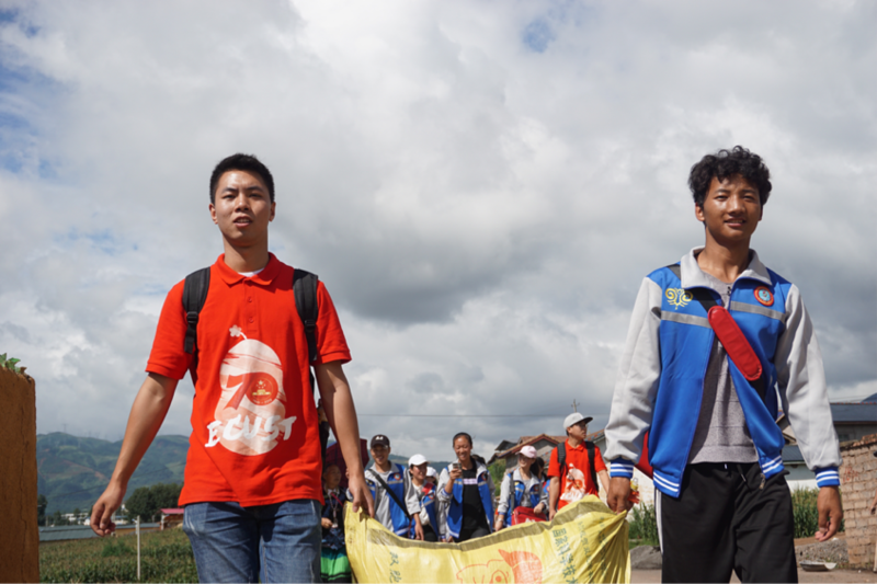 宣讲志愿小分队提前与昭觉中学马锦华校长及部分城北乡学生进行了交流