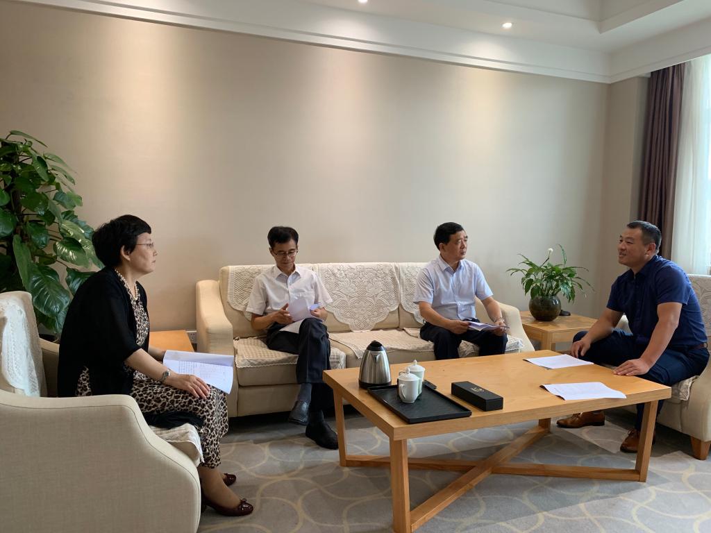 学校领导到招生录取工作现场指导慰问