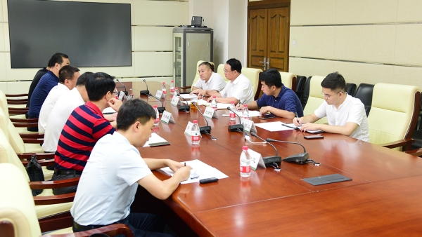 龚元石会见灵丘县委书记张强