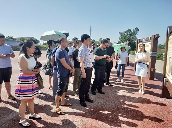 汪志辉教授带队参加四川省晚熟柑桔重大技术协同推广项目培训会 汪志辉教授带队参加四川省晚熟柑桔重大技术协同推广项目培训会