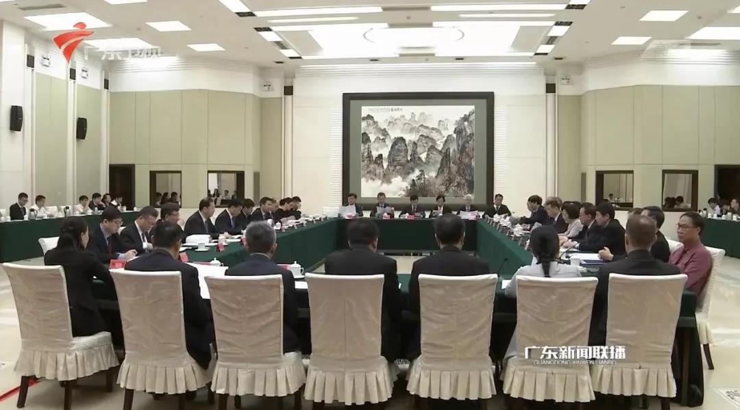 【迎接党代会（四）】坚持把教师作为教育发展的第一资源　以更大力度实施“人才强校”战略