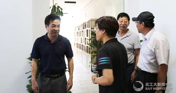 校领导带队检查新学期开学准备工作