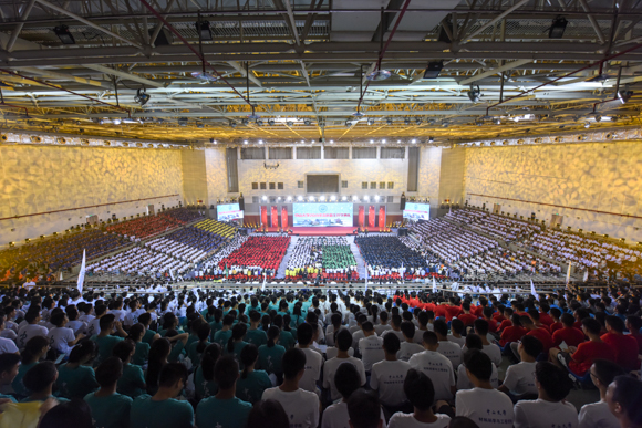 传承理想 勇担责任 追求卓越 ——我校举行2019年开学典礼暨“大学第一课”