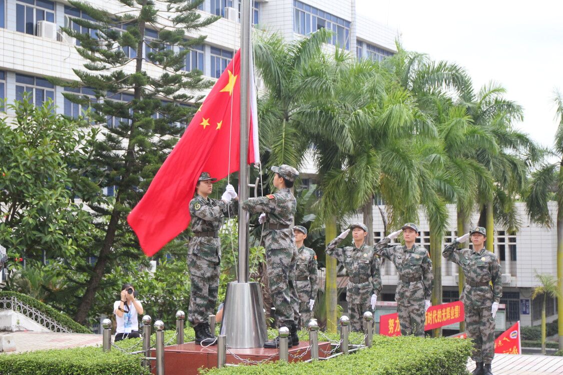 开学第一课,从爱国开始:我校举行“升国旗唱国歌向国旗敬礼”主题活动 开学第一课,从爱国开始:我校举行“升国旗唱国歌向国旗敬礼”主题活动