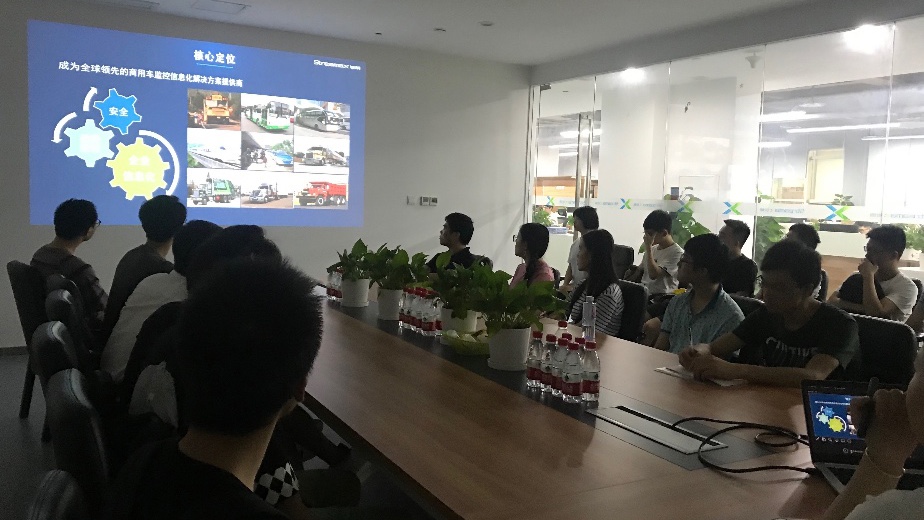 计算机学院组织百余名学生参加企业开放日系列活动