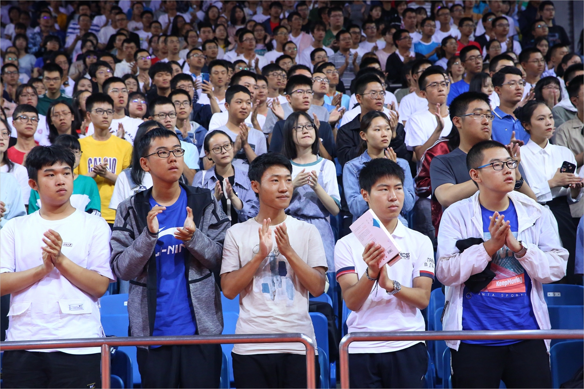 杜富国同志先进事迹报告会在北京大学举行