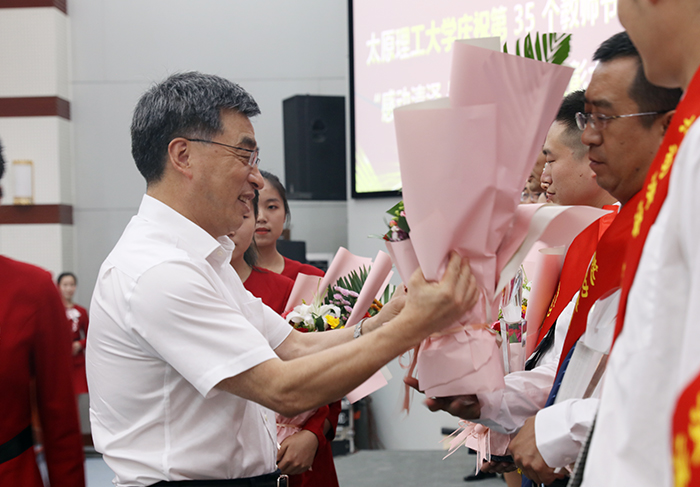 尊师重教 为国育才 全校上下多种形式庆祝第35个教师节 尊师重教 为国育才 全校上下多种形式庆祝第35个教师节