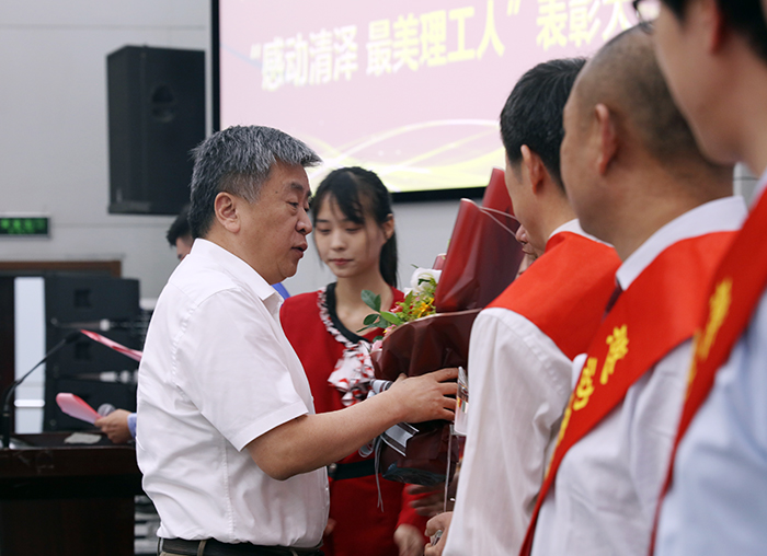 尊师重教 为国育才 全校上下多种形式庆祝第35个教师节 尊师重教 为国育才 全校上下多种形式庆祝第35个教师节