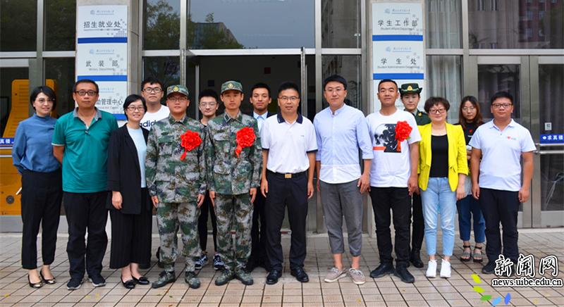 青春告白祖国 我校两名学生应征入伍保家卫国