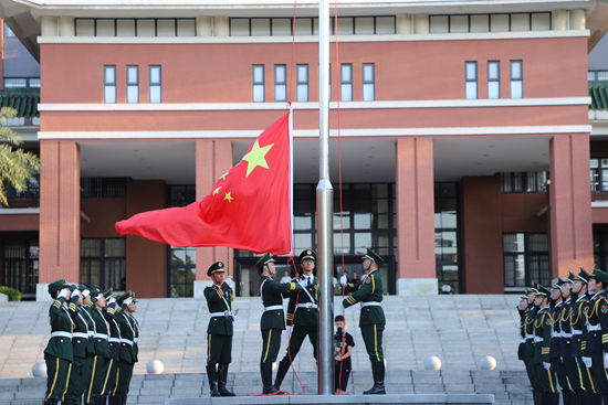 我校举行“我与祖国共奋进——国旗下的演讲”特别主题团日活动