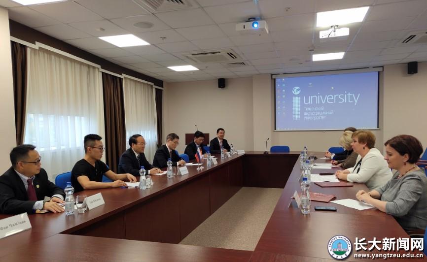 周思柱率代表团访问俄罗斯秋明工业大学