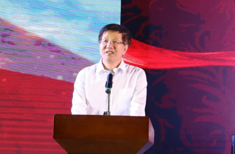 学校举办庆祝新中国成立70周年晚会：盛世欢歌礼赞祖国 万人合唱真情告白