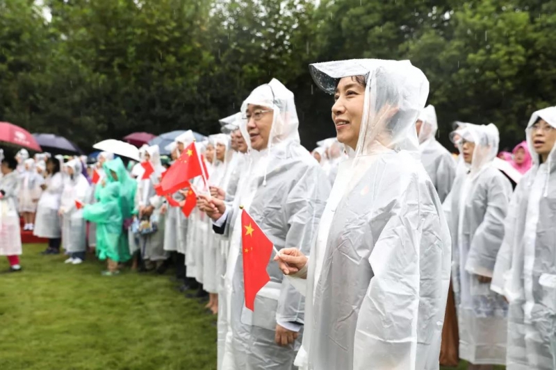 复旦大学庆祝中华人民共和国成立70周年升旗仪式举行