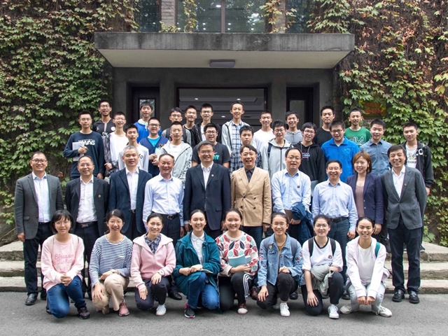 【院士进中学】立志立德、学精学深、创新创造，做担当民族复兴大任的时代新人  ——北京理工大学校长张军院士走进重庆南开中学