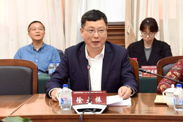 次会议由市侨联主办,校党委统战部和校侨联承办,校侨联刘丹华,江利红