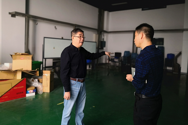 关一凡调研我校工程训练中心建设情况