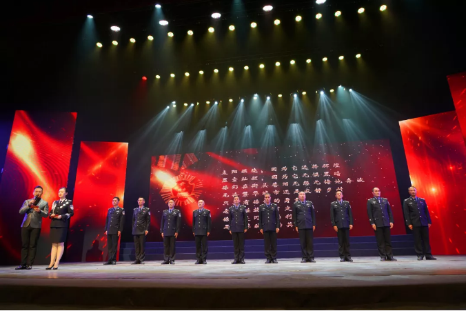 市公安局隆重举行“不忘初心、牢记使命”2019年度宁德市公安机关民警荣誉仪式