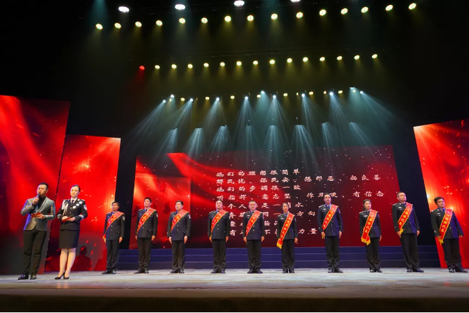 市公安局隆重举行“不忘初心、牢记使命”2019年度宁德市公安机关民警荣誉仪式