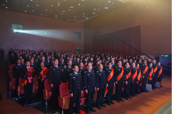 市公安局隆重举行“不忘初心、牢记使命”2019年度宁德市公安机关民警荣誉仪式