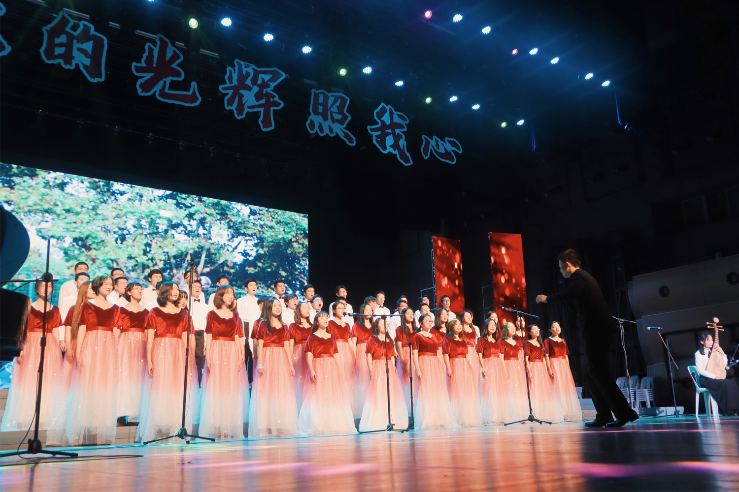信系长江，歌唱青春——通信学子参加上大纪念“一二•九”运动84周年主题歌会