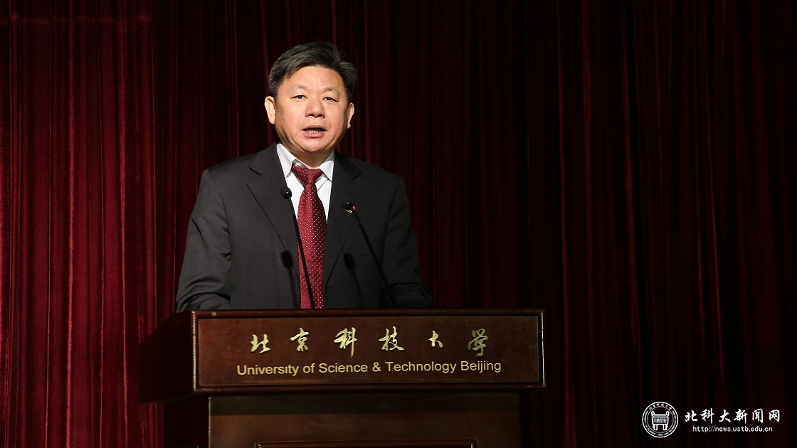 学校举办2020年新年晚会暨大型原创话剧《师兄的透镜》专场演出