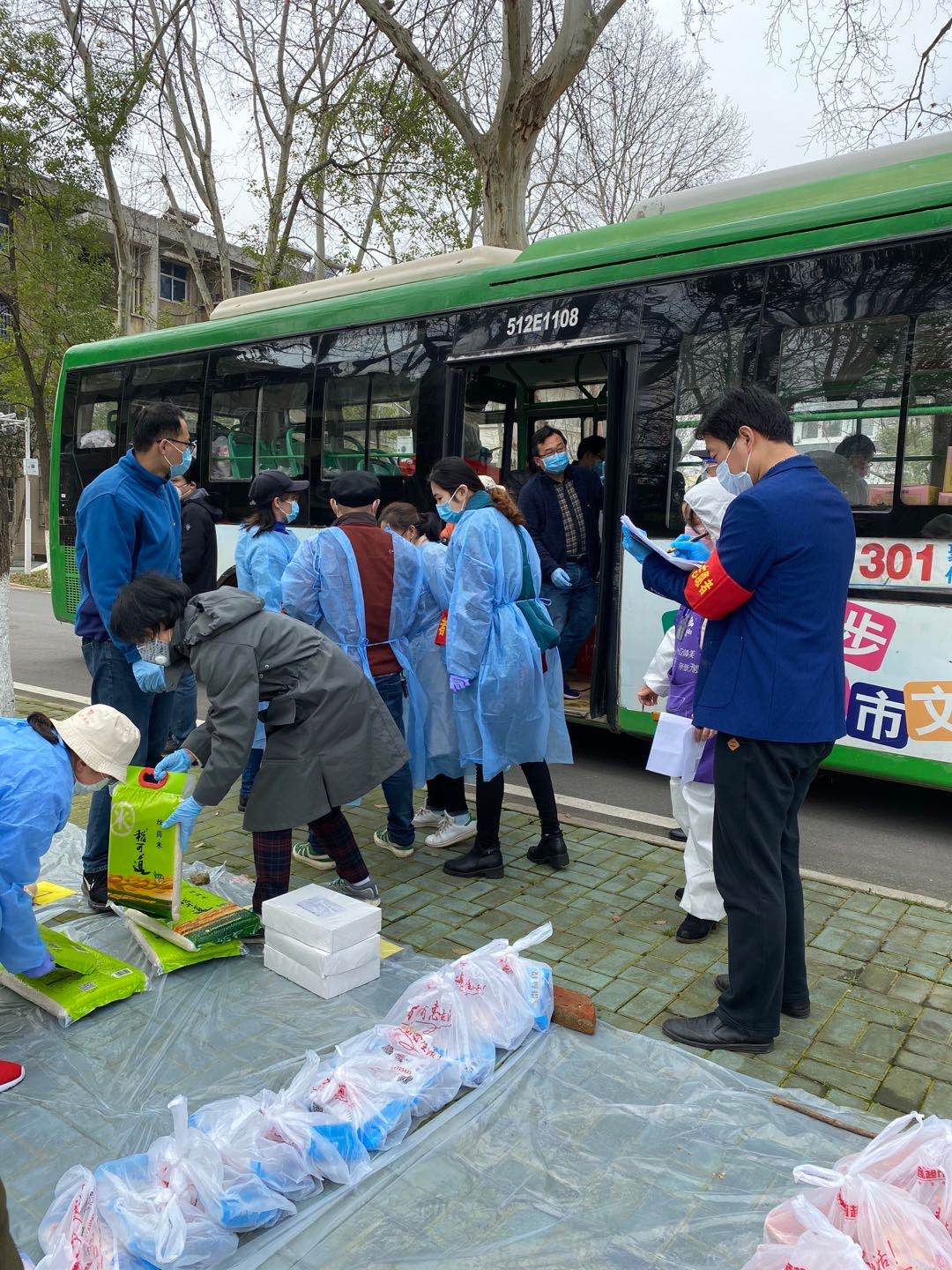 【战“疫”故事】党员志愿者织就生活保障网