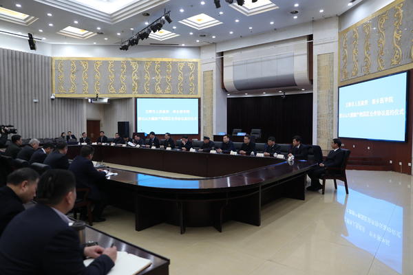 吴金印邀来大学到唐庄共建大健康产教园区