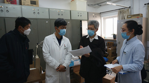 【战疫情】纪委书记李中奇检查校医院防疫物资管理工作