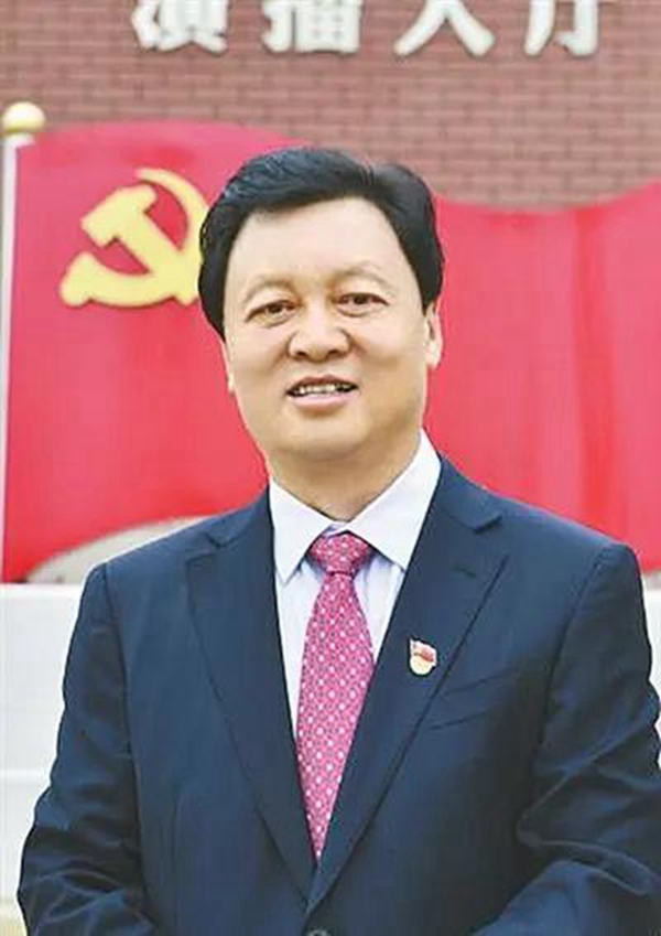 厚德传承爱国担当—记大桥石化集团党委书记、董事长张贵林