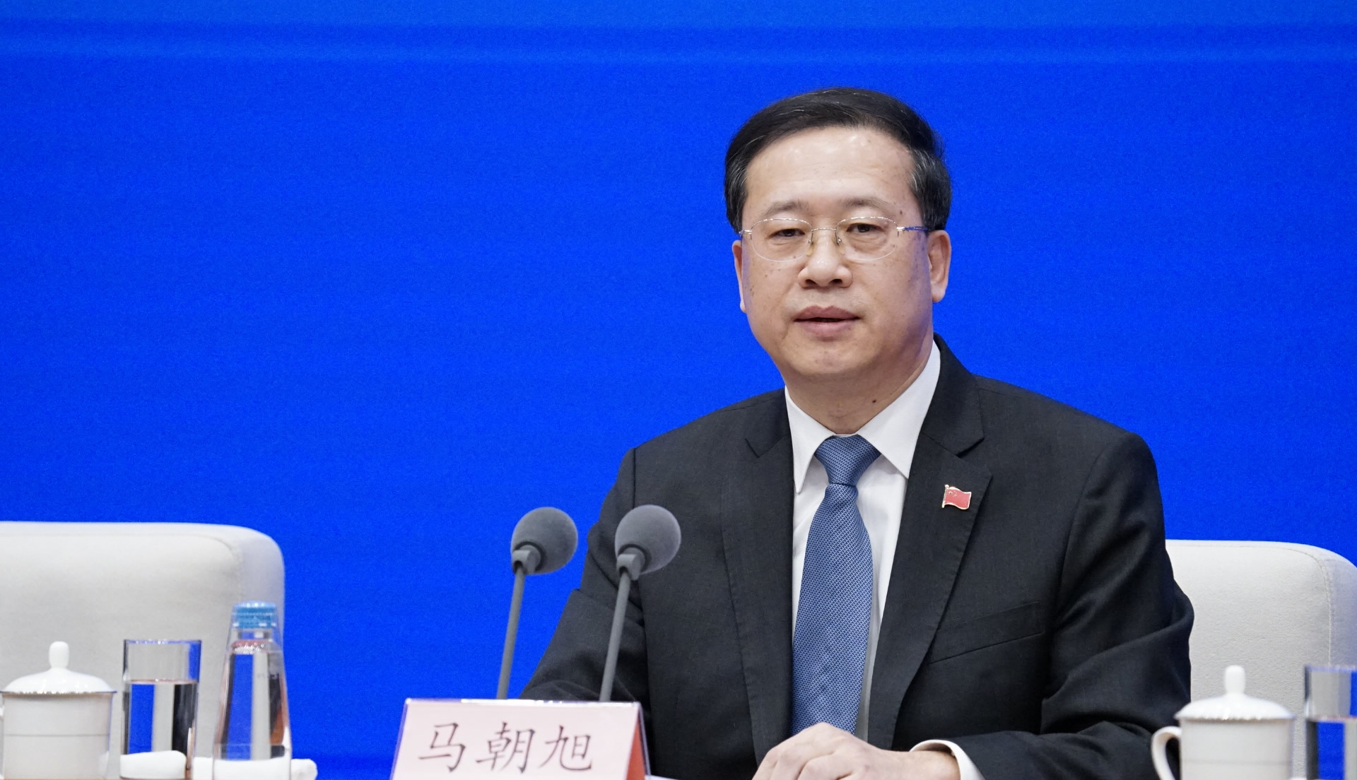现在给留学生的“健康包”很多都是驻外使领馆外交官自己的口罩