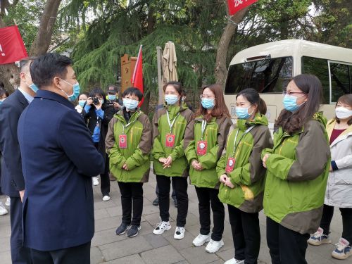 王亚杰一行看望慰问我校两所附属医院援鄂医疗队员