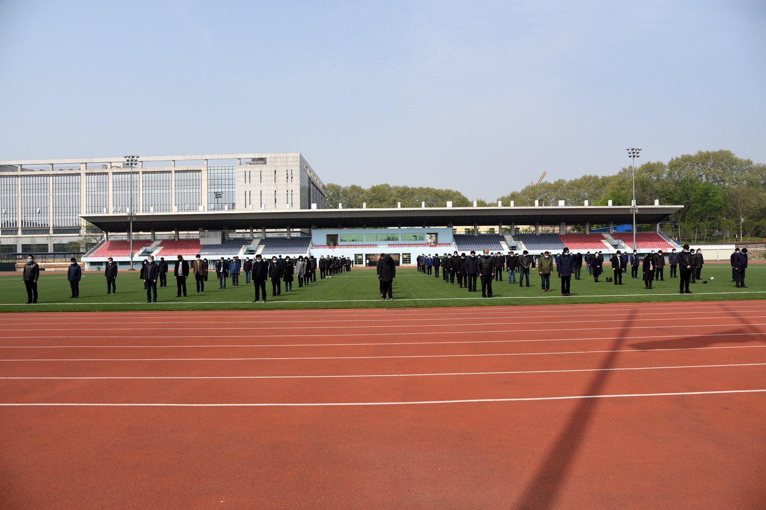 【战“疫”快报】学校为疫情牺牲烈士和逝世同胞志哀