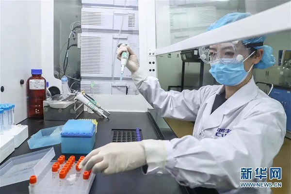 第一批志愿者完成接种！揭秘全球首个新冠灭活疫苗研发背后故事