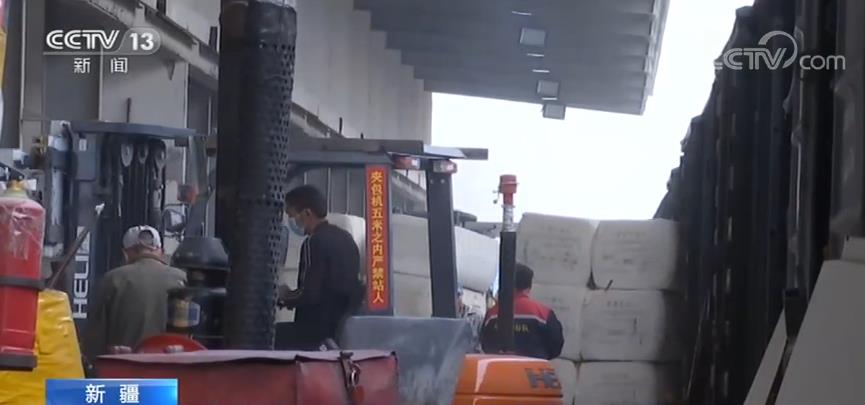 新疆铁路部门全力保障棉花调运 满足各地企业生产需求