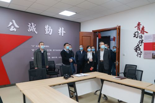 学校组织检查到校上班情况